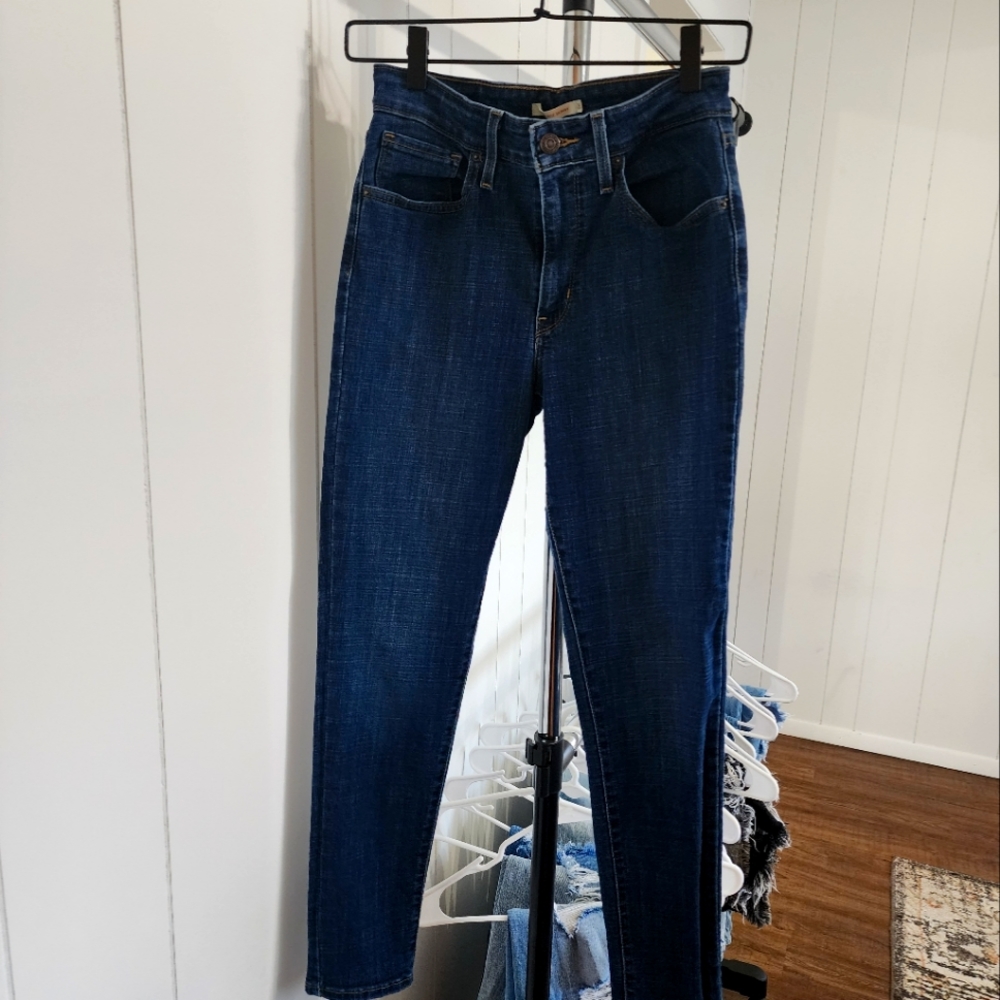 Levis
